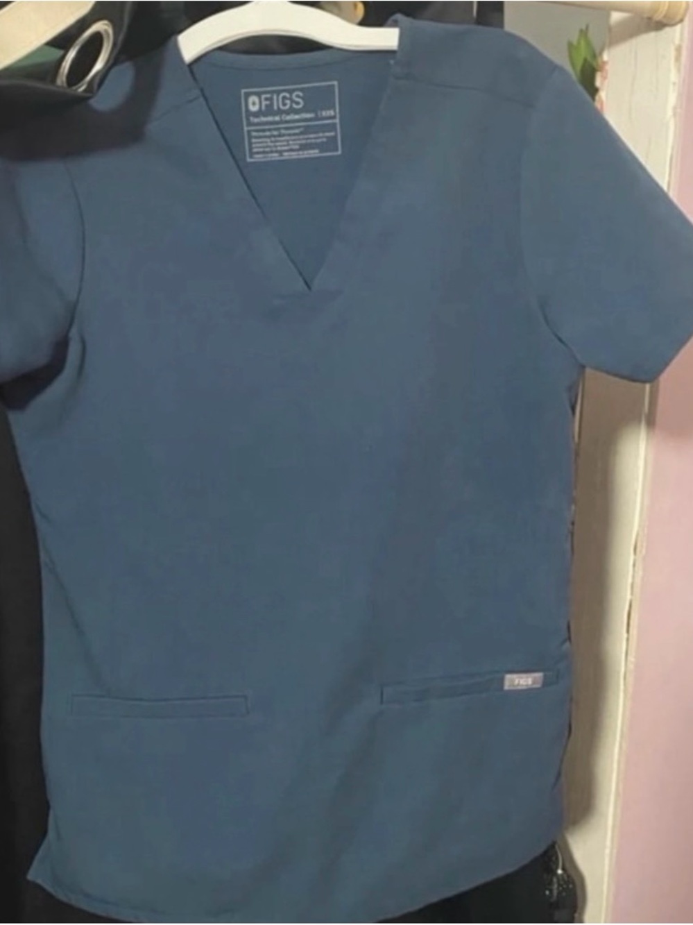 FIGS women V-Neck Scrub Top
